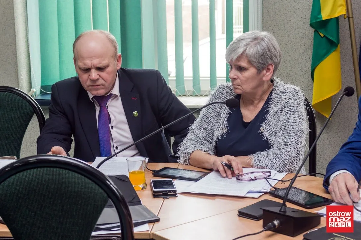 Podjęli szereg uchwał i przyjęli wiele sprawozdań. Sesja rady gminy Ostrów Mazowiecka (zdjęcia, wideo)