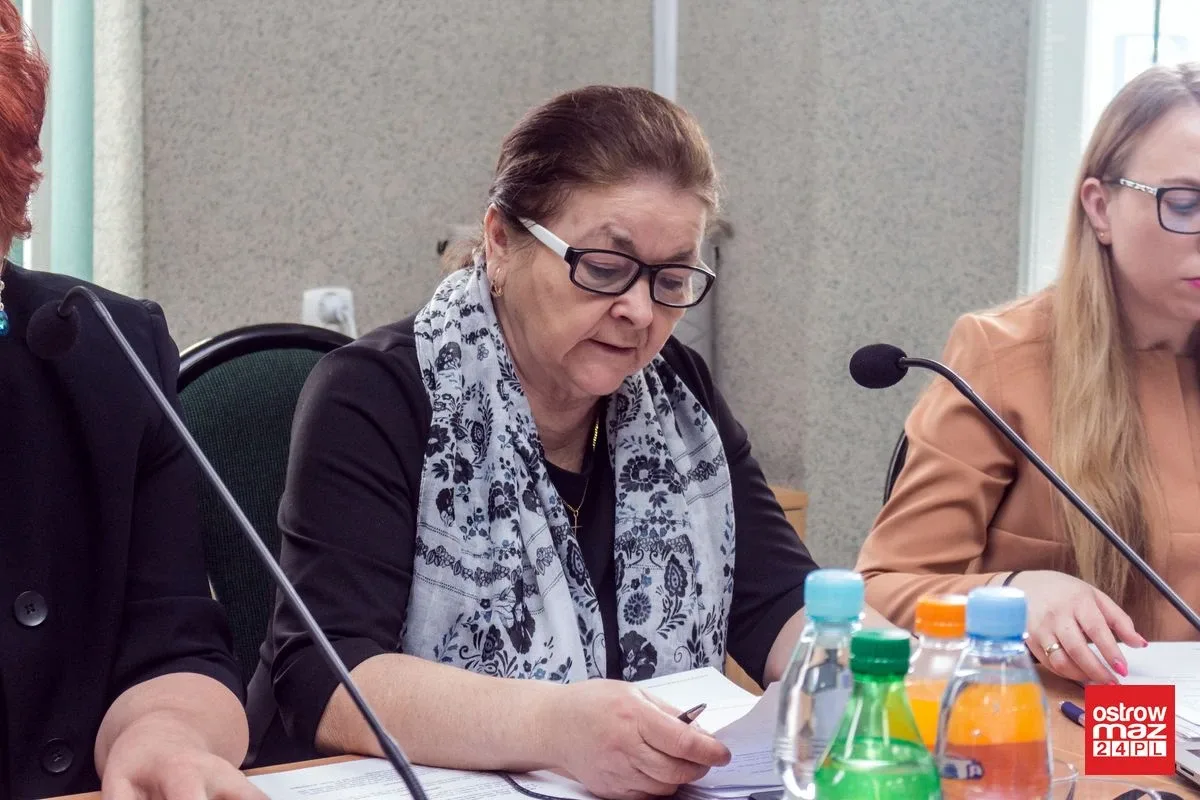 Podjęli szereg uchwał i przyjęli wiele sprawozdań. Sesja rady gminy Ostrów Mazowiecka (zdjęcia, wideo)