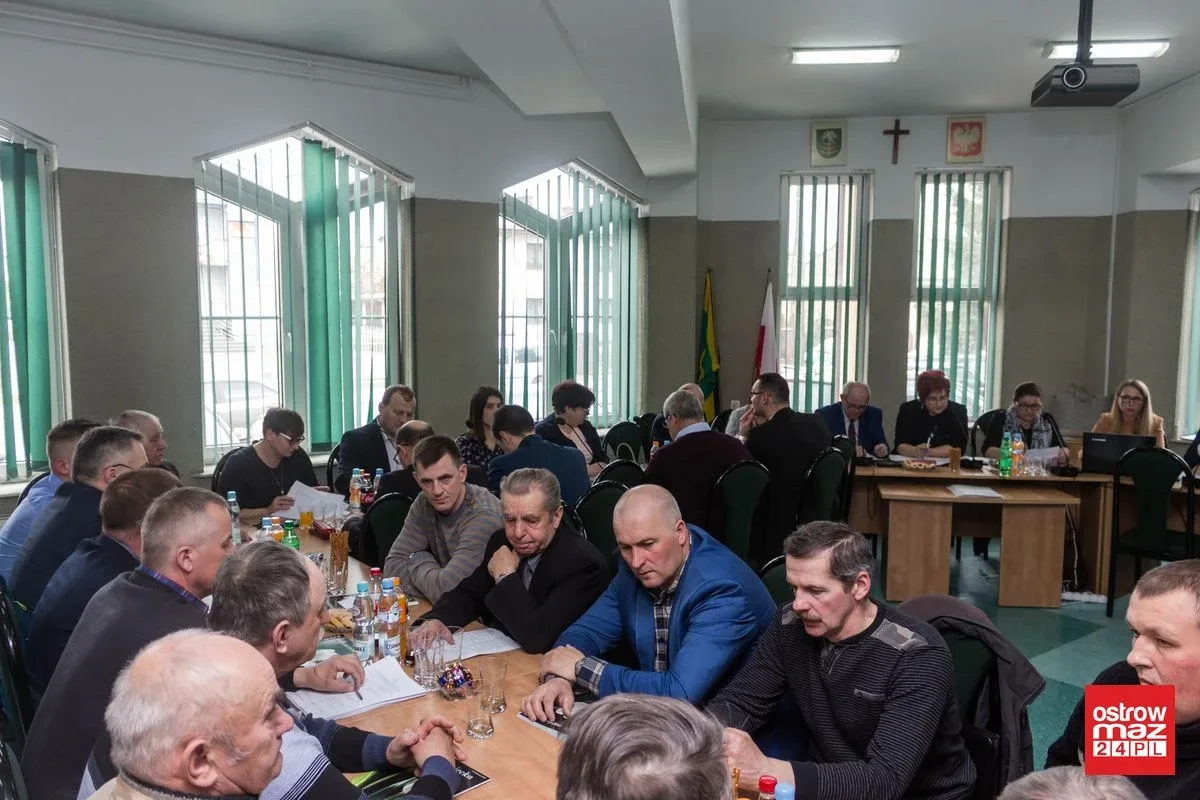 Podjęli szereg uchwał i przyjęli wiele sprawozdań. Sesja rady gminy Ostrów Mazowiecka (zdjęcia, wideo)