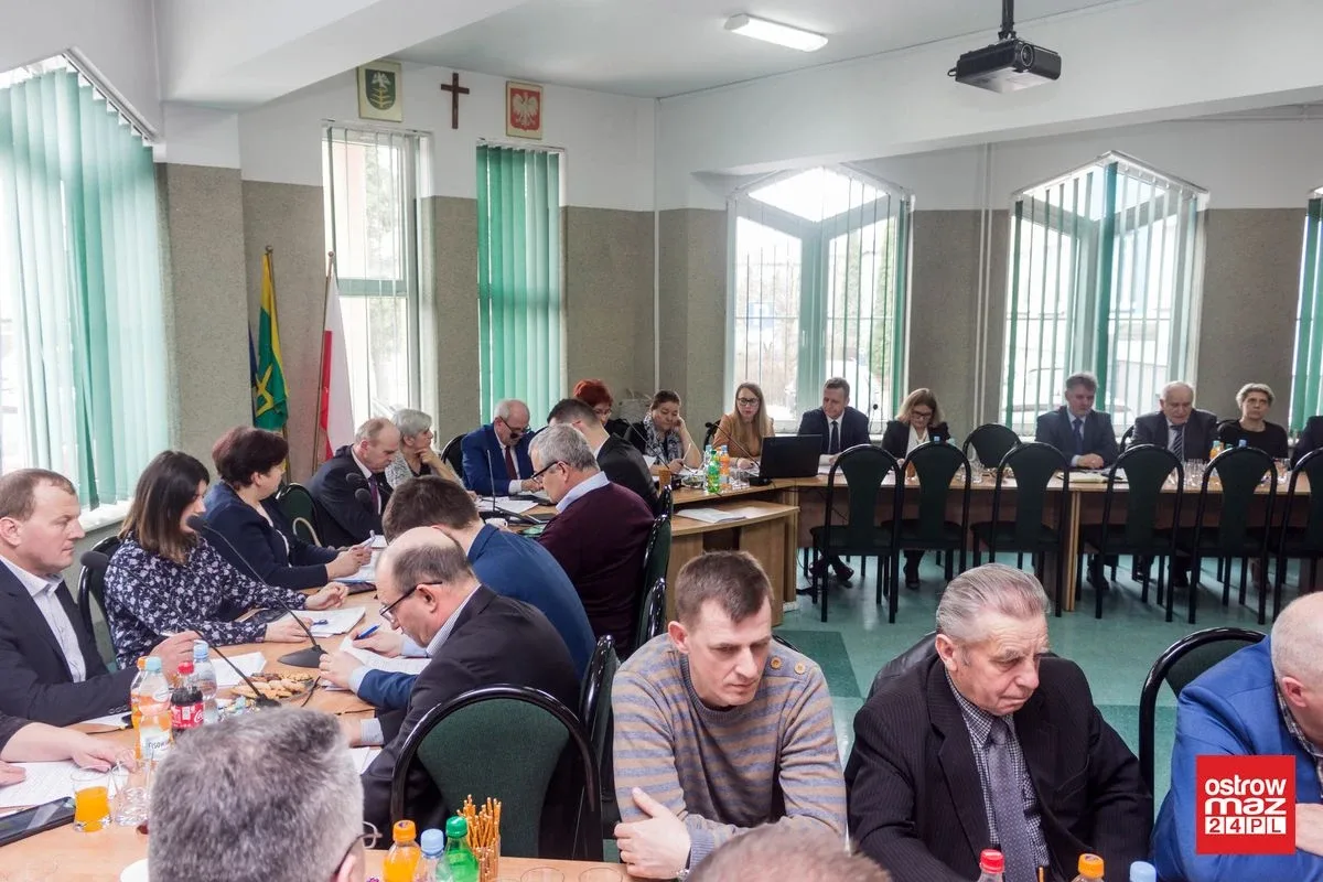 Podjęli szereg uchwał i przyjęli wiele sprawozdań. Sesja rady gminy Ostrów Mazowiecka (zdjęcia, wideo)