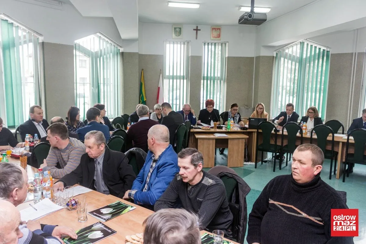 Podjęli szereg uchwał i przyjęli wiele sprawozdań. Sesja rady gminy Ostrów Mazowiecka (zdjęcia, wideo)