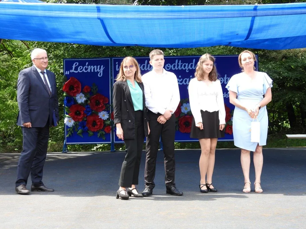 Szkoła Podstawowa w Orle otrzymała imię i sztandar. Zdjęcia, wideo
