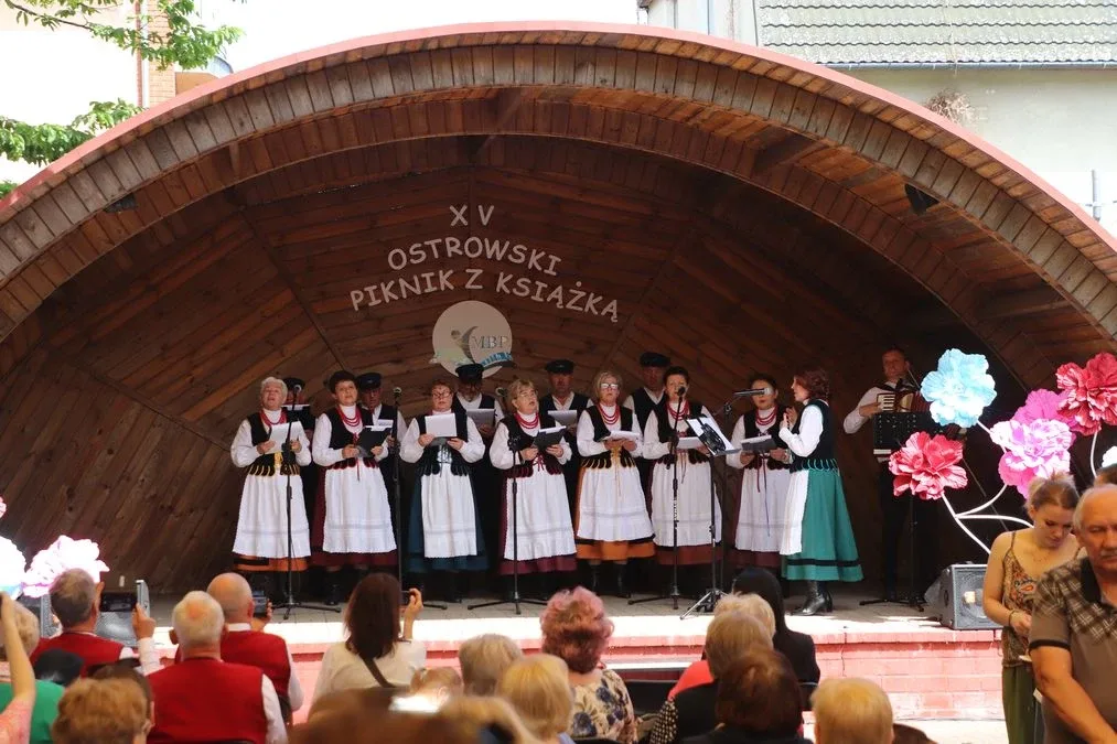XV Ostrowski Piknik z Książką przyciągnął tłumy mieszkańców! (zdjęcia)