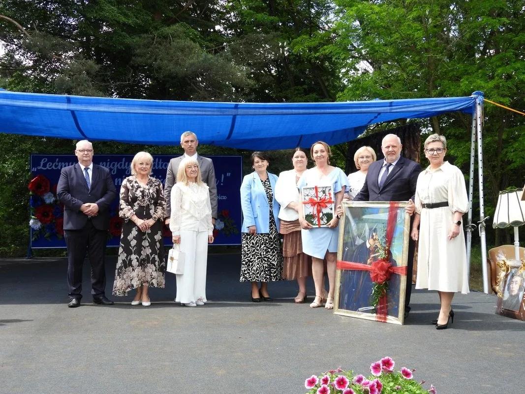 Szkoła Podstawowa w Orle otrzymała imię i sztandar. Zdjęcia, wideo
