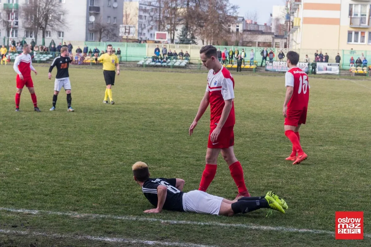 Ostrovia bez punktów w starciu z Nadnarwianką (zdjęcia, wideo)