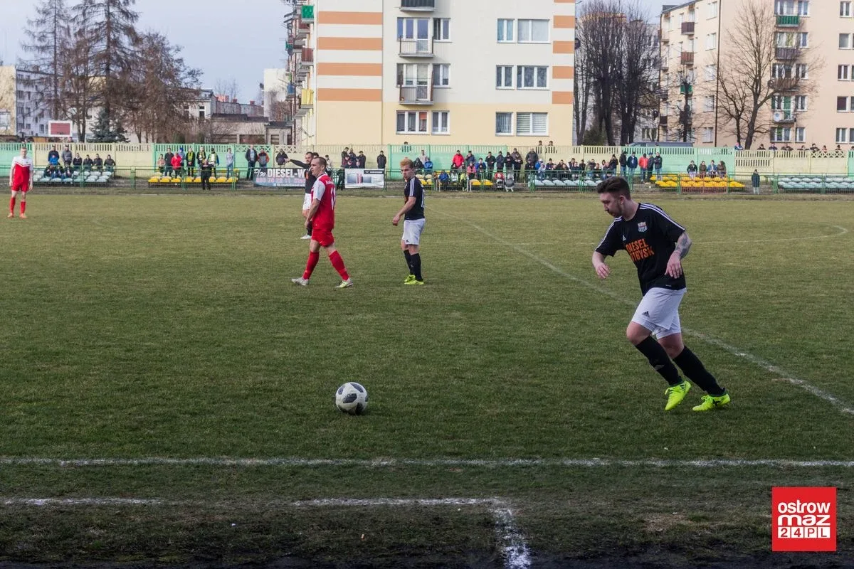 Ostrovia bez punktów w starciu z Nadnarwianką (zdjęcia, wideo)