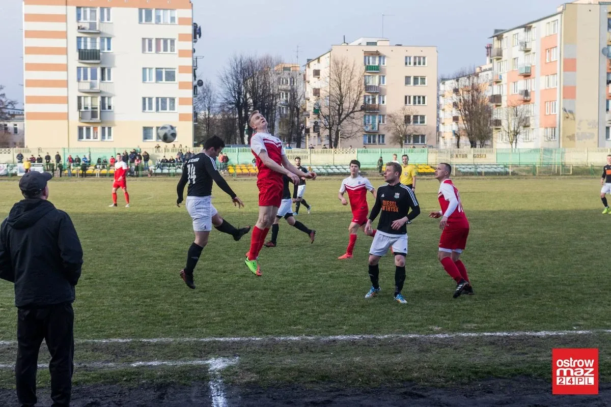 Ostrovia bez punktów w starciu z Nadnarwianką (zdjęcia, wideo)