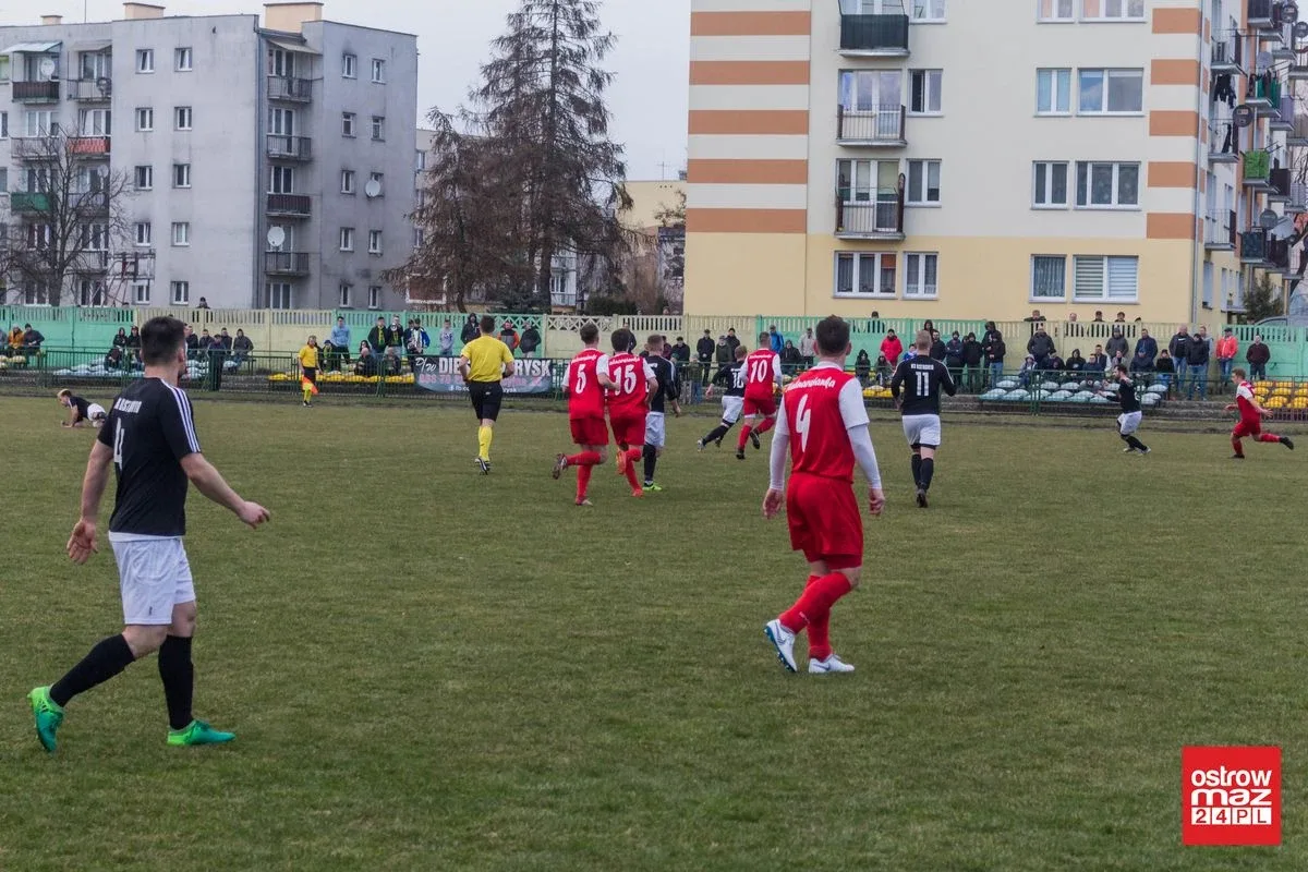 Ostrovia bez punktów w starciu z Nadnarwianką (zdjęcia, wideo)