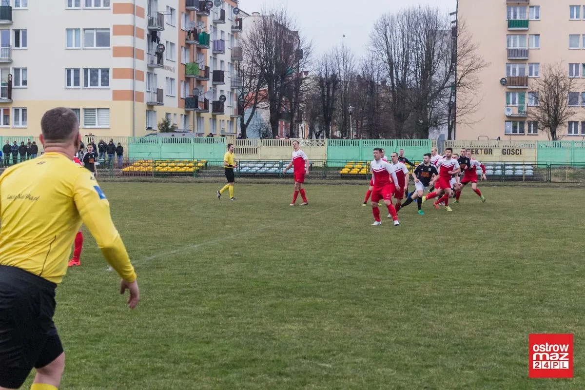 Ostrovia bez punktów w starciu z Nadnarwianką (zdjęcia, wideo)