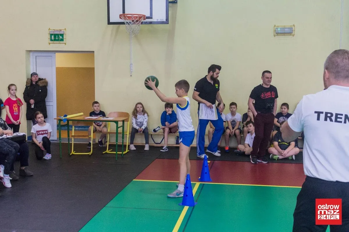 Wielobój lekkoatletyczny dla trzecioklasistów (zdjęcia, wideo)