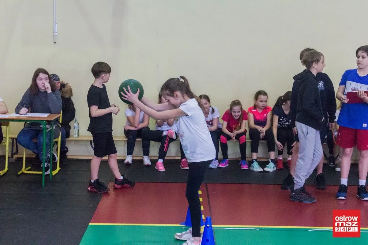 Wielobój lekkoatletyczny dla trzecioklasistów (zdjęcia, wideo)
