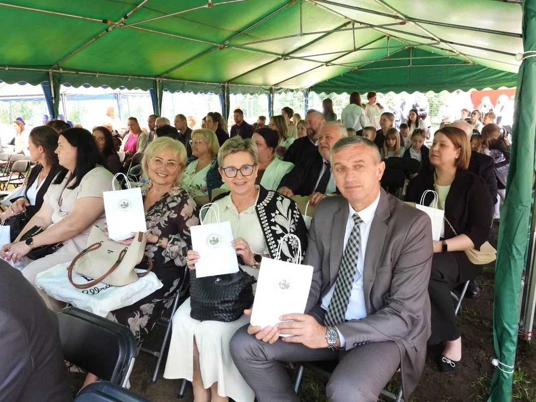 Szkoła Podstawowa w Orle otrzymała imię i sztandar. Zdjęcia, wideo