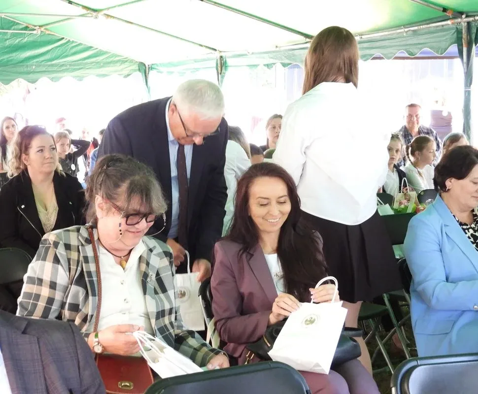 Szkoła Podstawowa w Orle otrzymała imię i sztandar. Zdjęcia, wideo