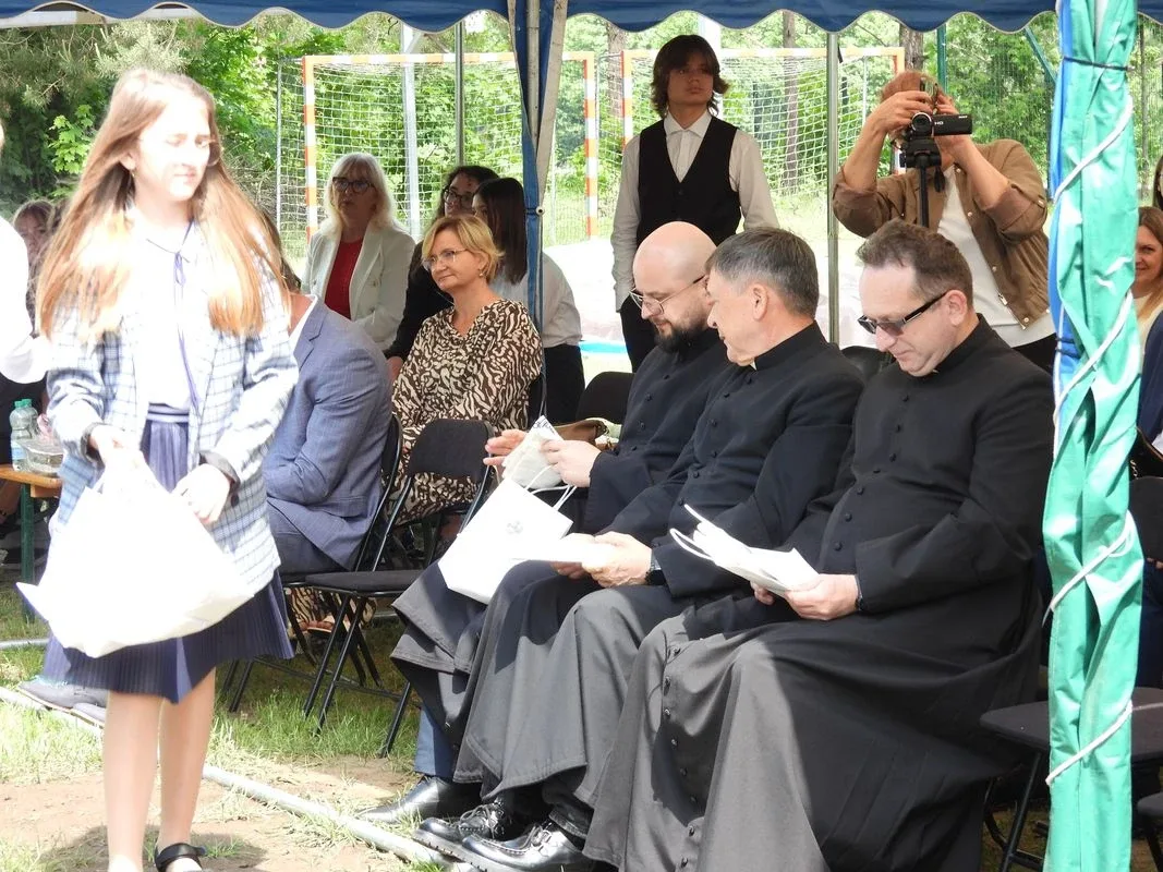 Szkoła Podstawowa w Orle otrzymała imię i sztandar. Zdjęcia, wideo