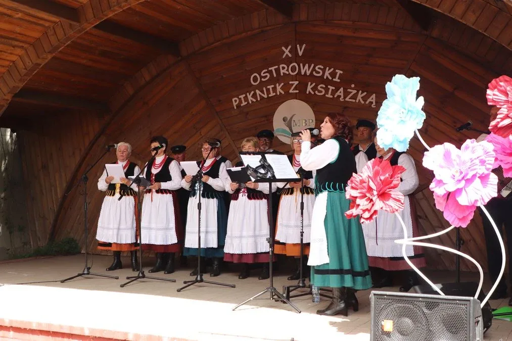 XV Ostrowski Piknik z Książką przyciągnął tłumy mieszkańców! (zdjęcia)