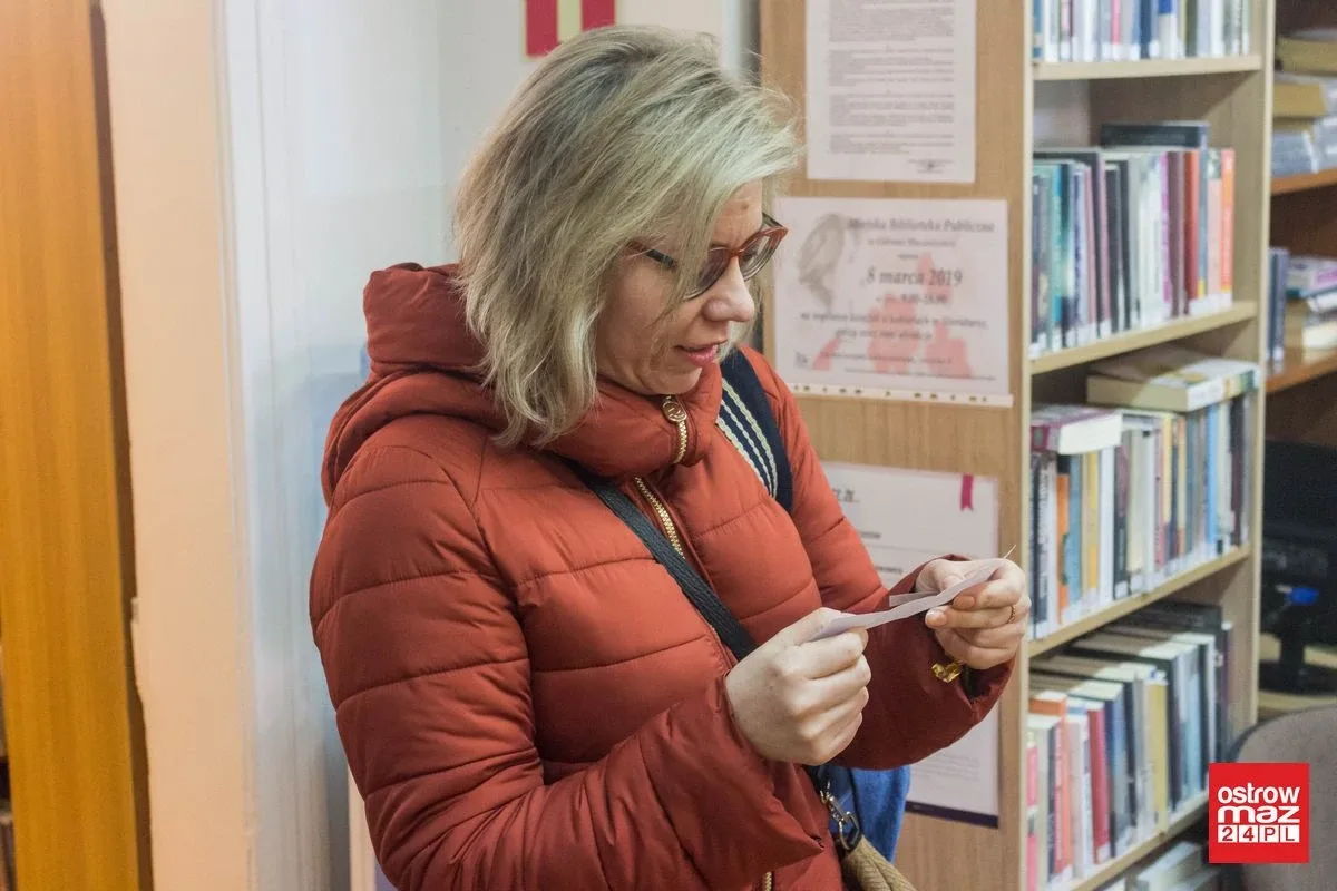"W mojej torbece jest zawsze... wszystko". Święto kobiet w bibliotece (zdjęcia)