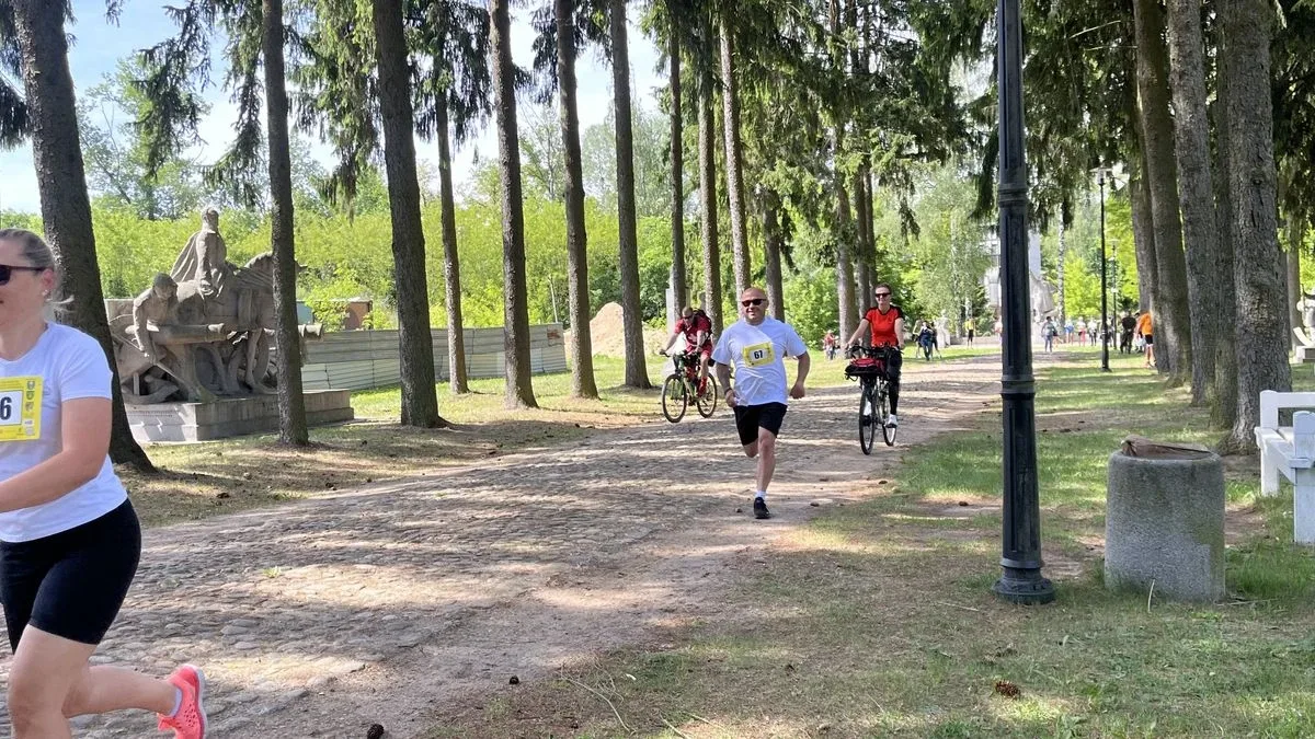 9. Bieg Pamięci Absolwentów Szkoły Podchorążych Piechoty w Komorowie i Ostrowi Mazowieckiej za nami! (zdjęcia, wideo)