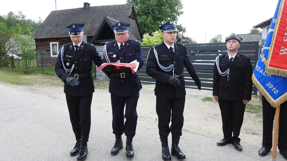 Obchody Gminnego Dnia Strażaka i jubileuszu 30-lecia OSP Grądy (zdjęcia, wideo)
