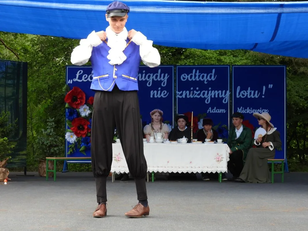 Szkoła Podstawowa w Orle otrzymała imię i sztandar. Zdjęcia, wideo