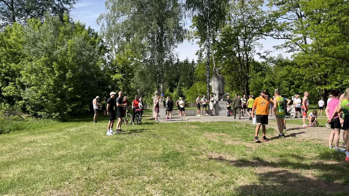 9. Bieg Pamięci Absolwentów Szkoły Podchorążych Piechoty w Komorowie i Ostrowi Mazowieckiej za nami! (zdjęcia, wideo)