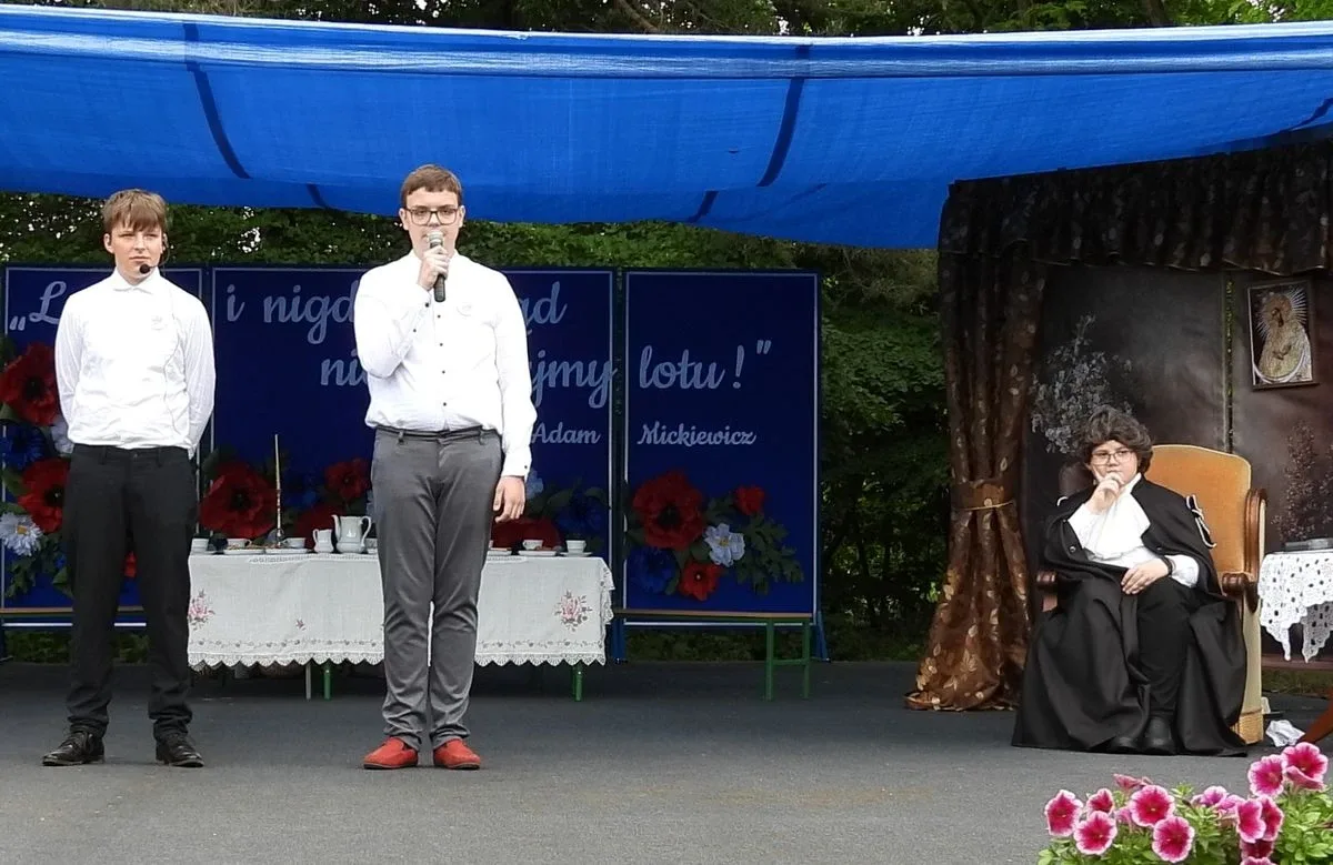 Szkoła Podstawowa w Orle otrzymała imię i sztandar. Zdjęcia, wideo