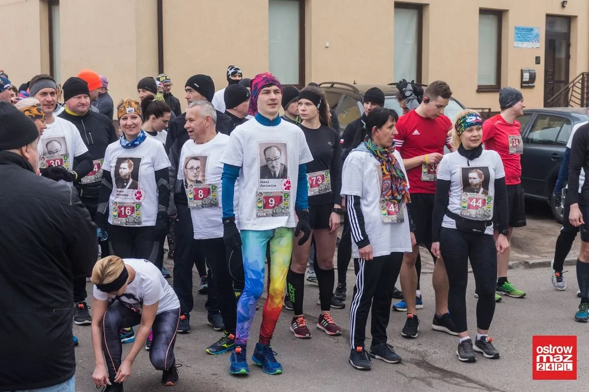 Blisko 100 osób pobiegło wilczym tropem (zdjęcia, wideo)