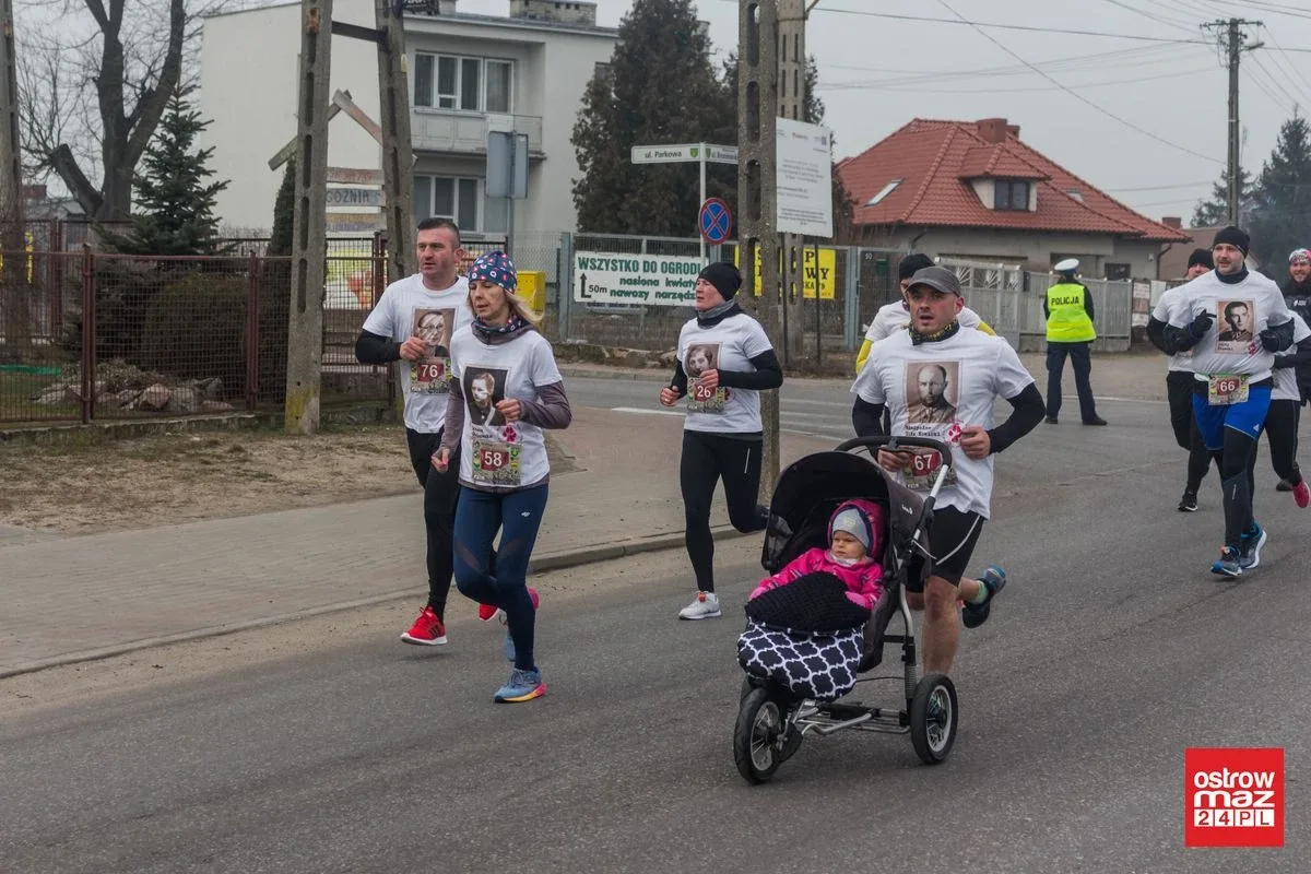 Blisko 100 osób pobiegło wilczym tropem (zdjęcia, wideo)