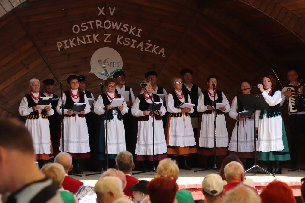 XV Ostrowski Piknik z Książką przyciągnął tłumy mieszkańców! (zdjęcia)