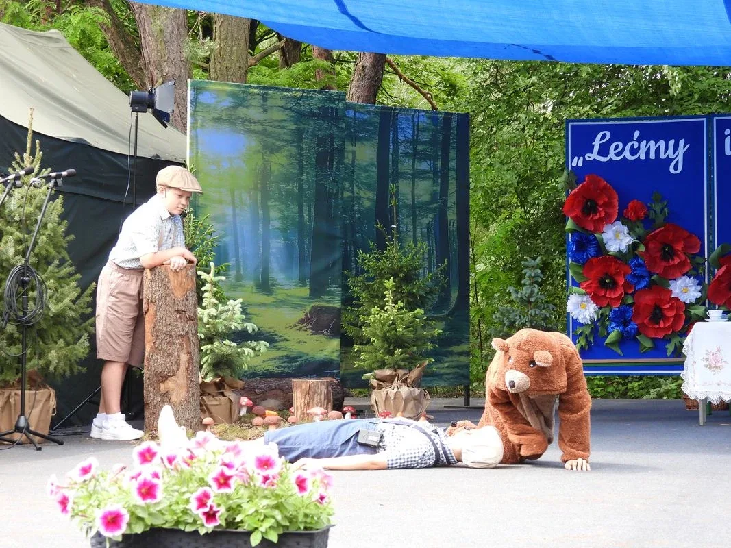 Szkoła Podstawowa w Orle otrzymała imię i sztandar. Zdjęcia, wideo