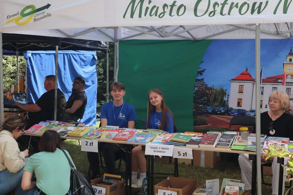 XV Ostrowski Piknik z Książką przyciągnął tłumy mieszkańców! (zdjęcia)
