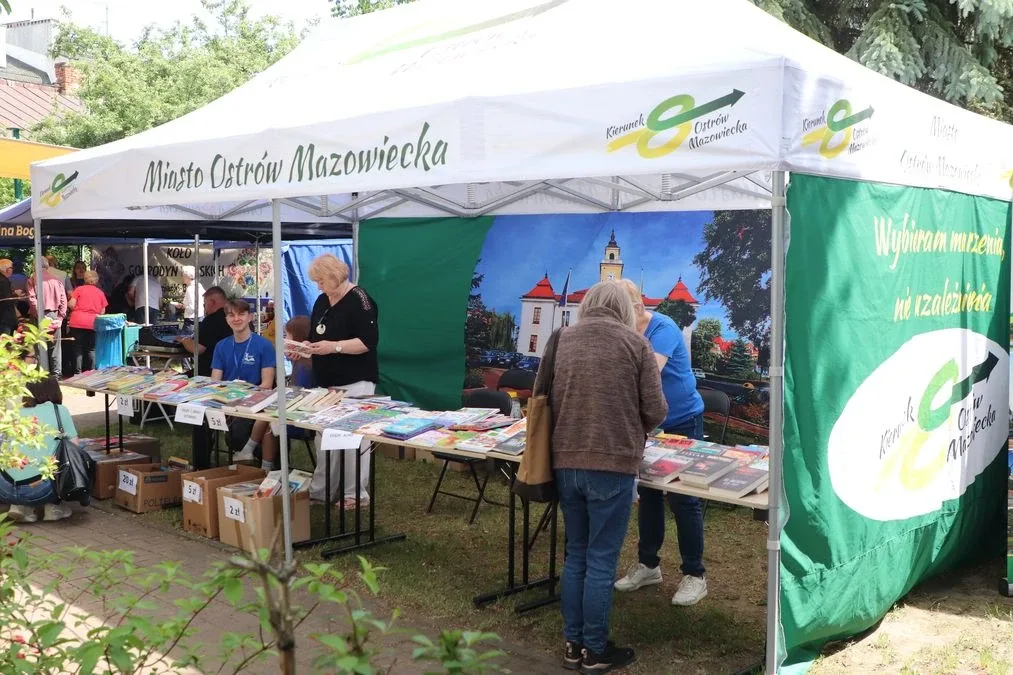 XV Ostrowski Piknik z Książką przyciągnął tłumy mieszkańców! (zdjęcia)