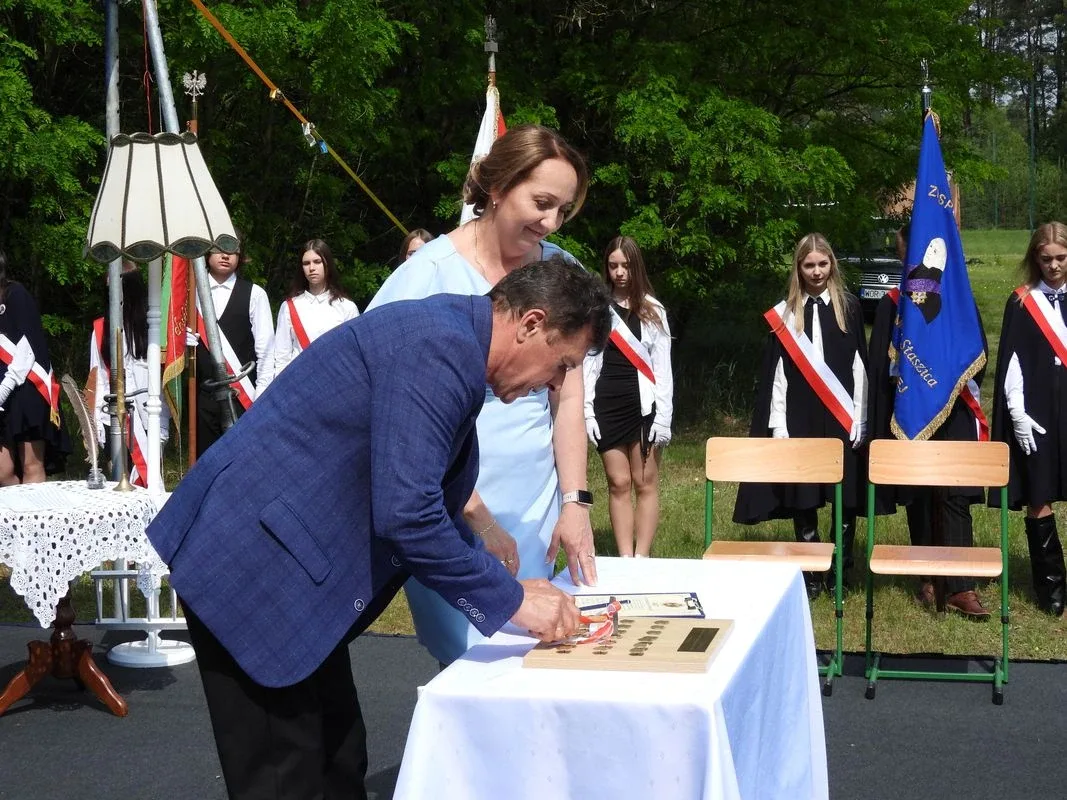 Szkoła Podstawowa w Orle otrzymała imię i sztandar. Zdjęcia, wideo