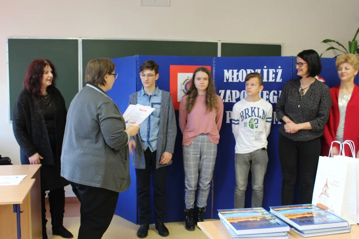 "Młodzież zapobiega pożarom". Miejskie eliminacje turnieju wiedzy pożarniczej (zdjęcia)
