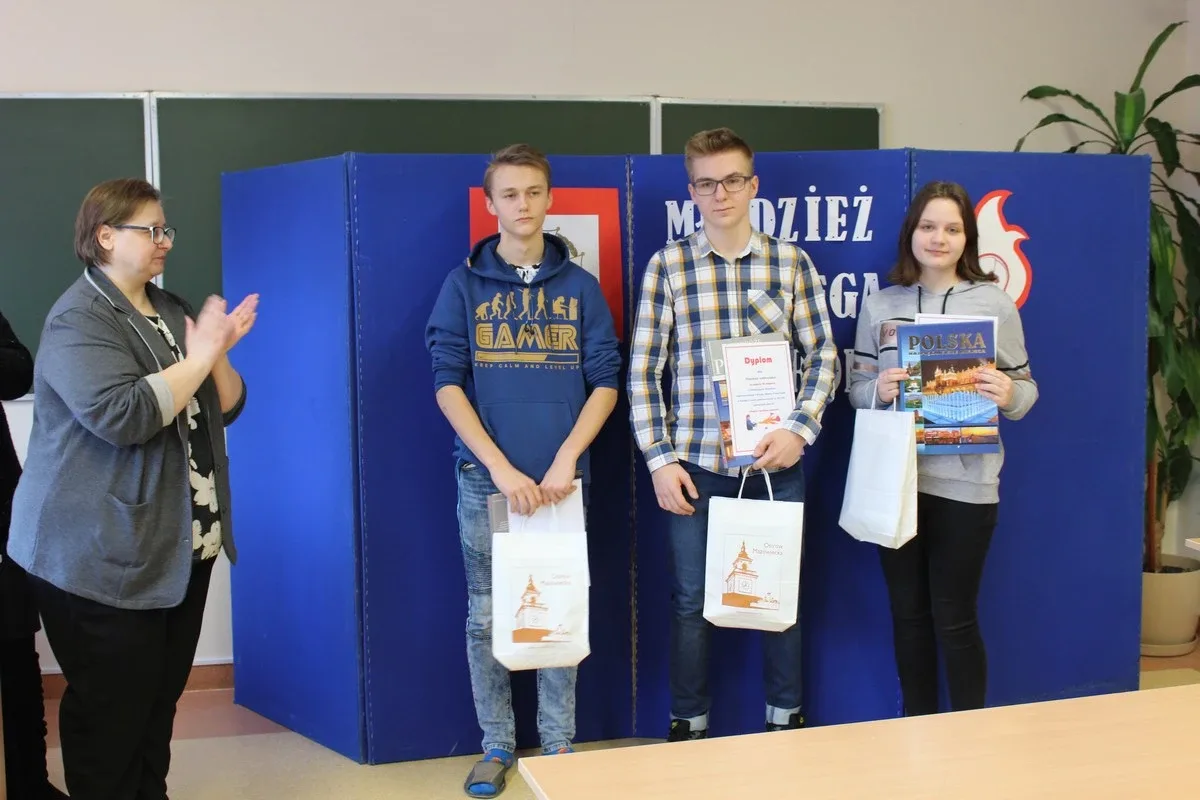 "Młodzież zapobiega pożarom". Miejskie eliminacje turnieju wiedzy pożarniczej (zdjęcia)