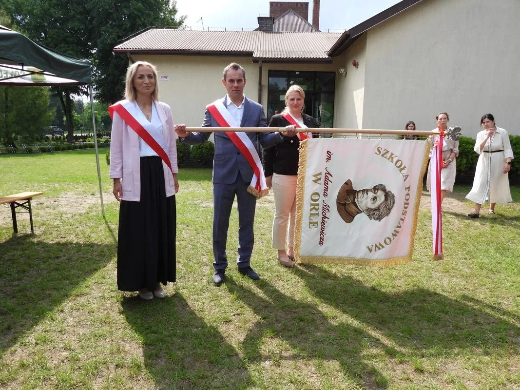 Szkoła Podstawowa w Orle otrzymała imię i sztandar. Zdjęcia, wideo
