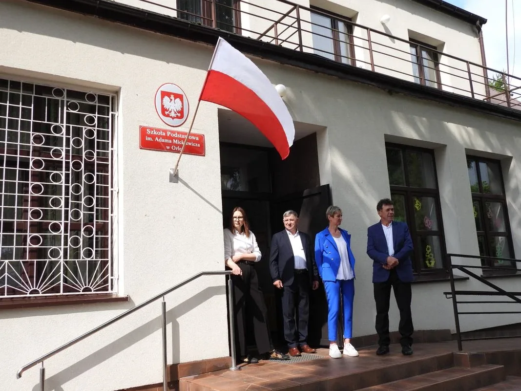 Szkoła Podstawowa w Orle otrzymała imię i sztandar. Zdjęcia, wideo