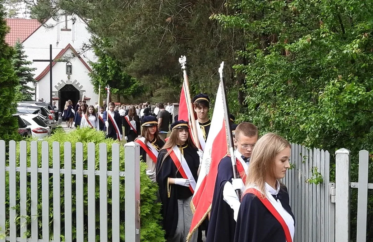 Szkoła Podstawowa w Orle otrzymała imię i sztandar. Zdjęcia, wideo