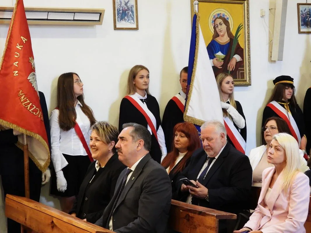 Szkoła Podstawowa w Orle otrzymała imię i sztandar. Zdjęcia, wideo