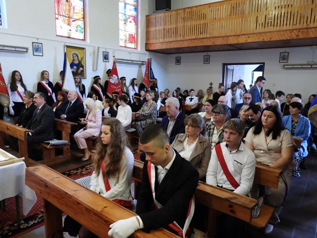 Szkoła Podstawowa w Orle otrzymała imię i sztandar. Zdjęcia, wideo