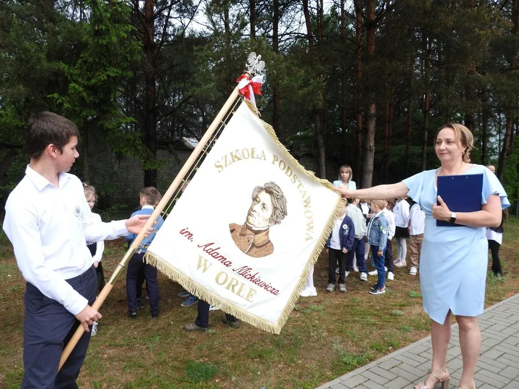Szkoła Podstawowa w Orle otrzymała imię i sztandar. Zdjęcia, wideo