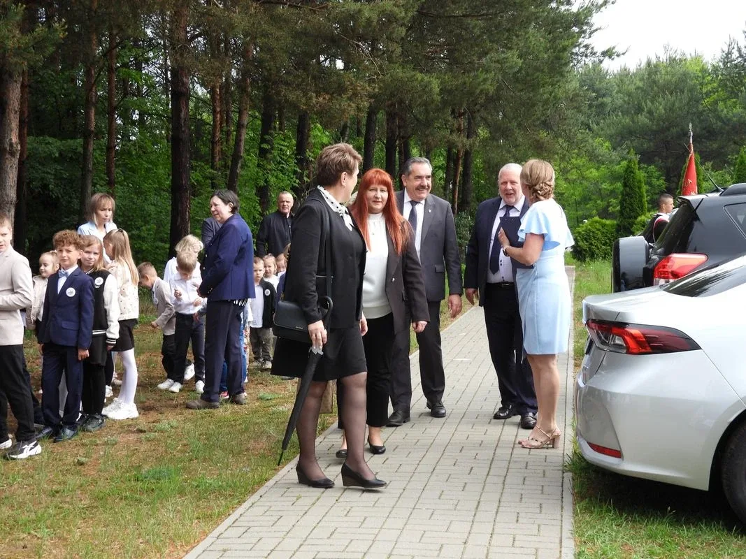 Szkoła Podstawowa w Orle otrzymała imię i sztandar. Zdjęcia, wideo