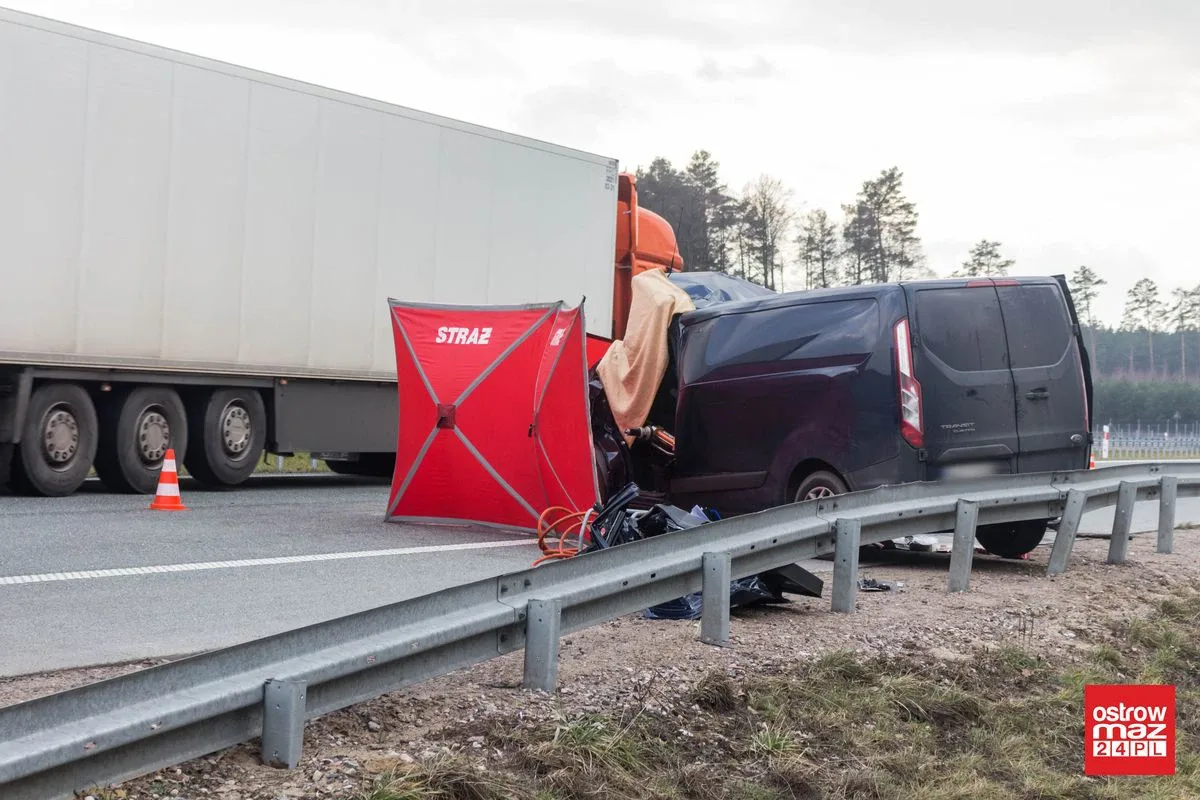 Nie żyje 40-letni mieszkaniec powiatu ostrowskiego. Szczegóły wypadku na S8 (zdjęcia)