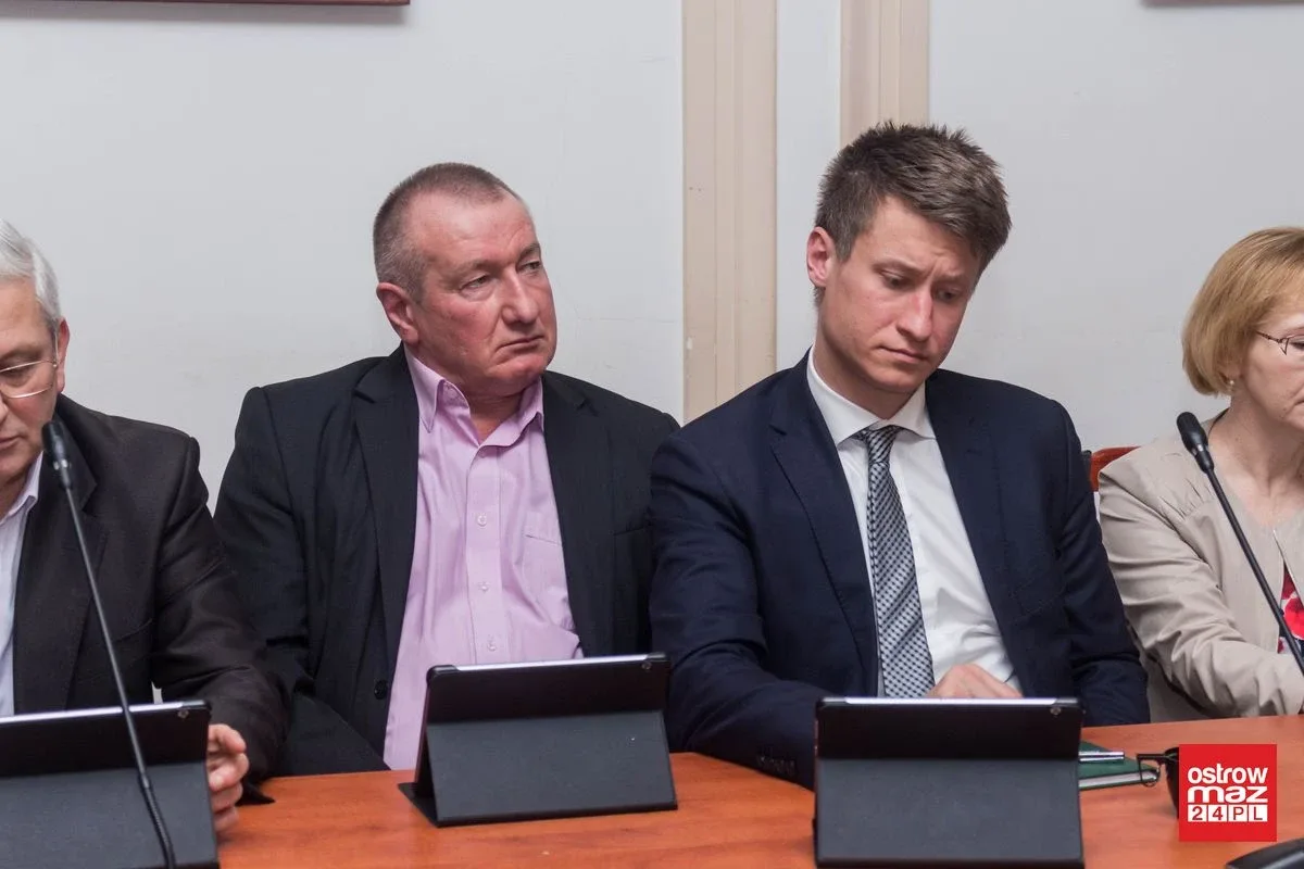 Powstanie klub dla ostrowskich seniorów. Obradowali miejscy radni (zdjęcia, wideo)