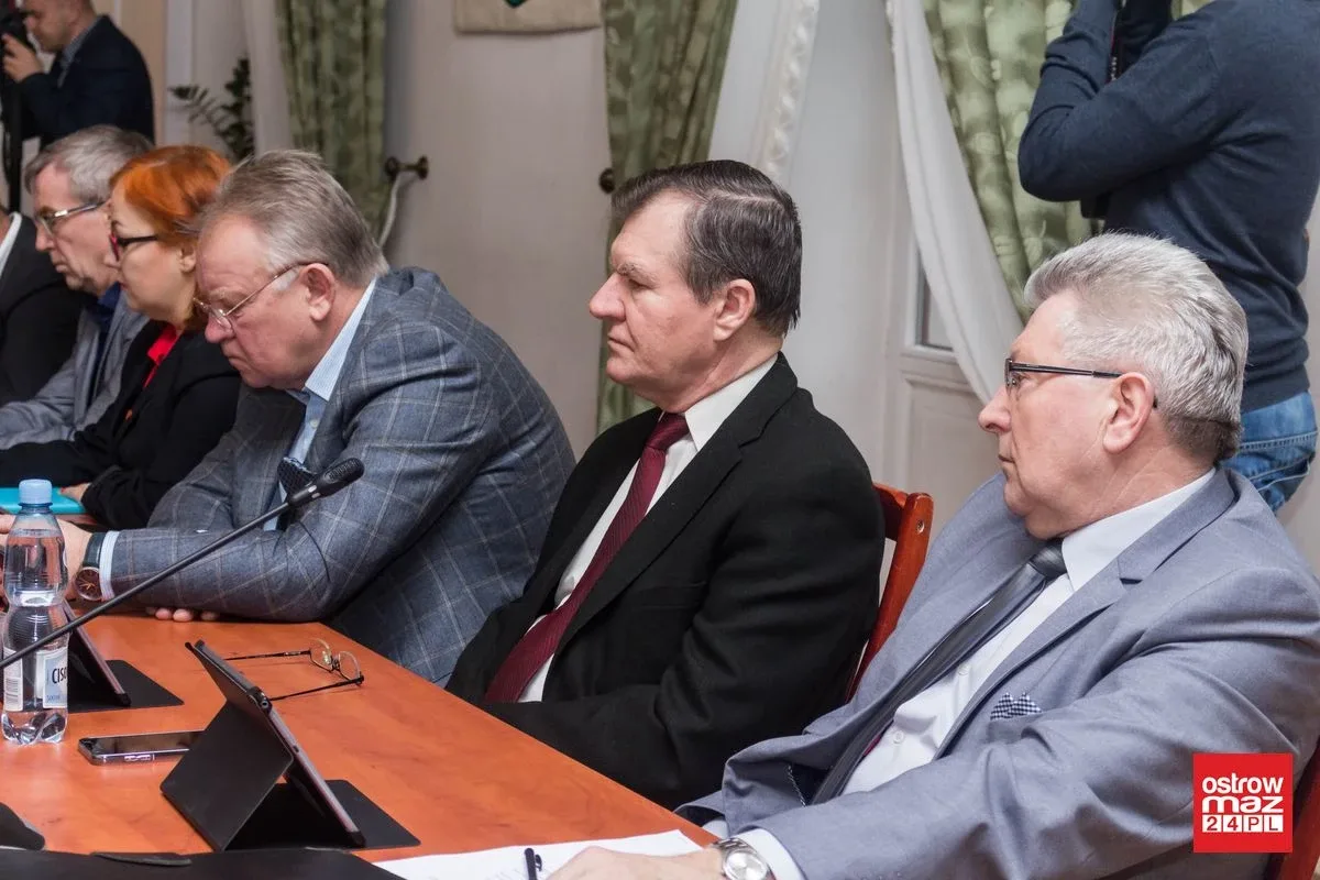 Powstanie klub dla ostrowskich seniorów. Obradowali miejscy radni (zdjęcia, wideo)