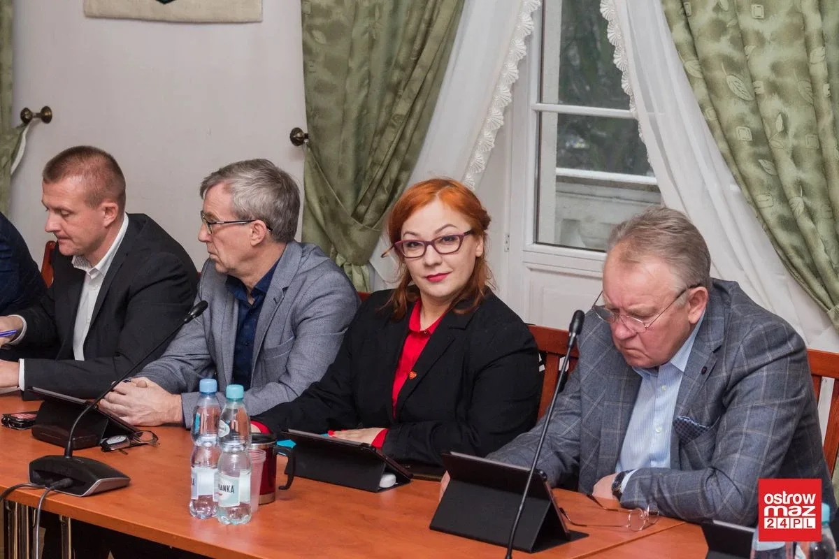 Powstanie klub dla ostrowskich seniorów. Obradowali miejscy radni (zdjęcia, wideo)