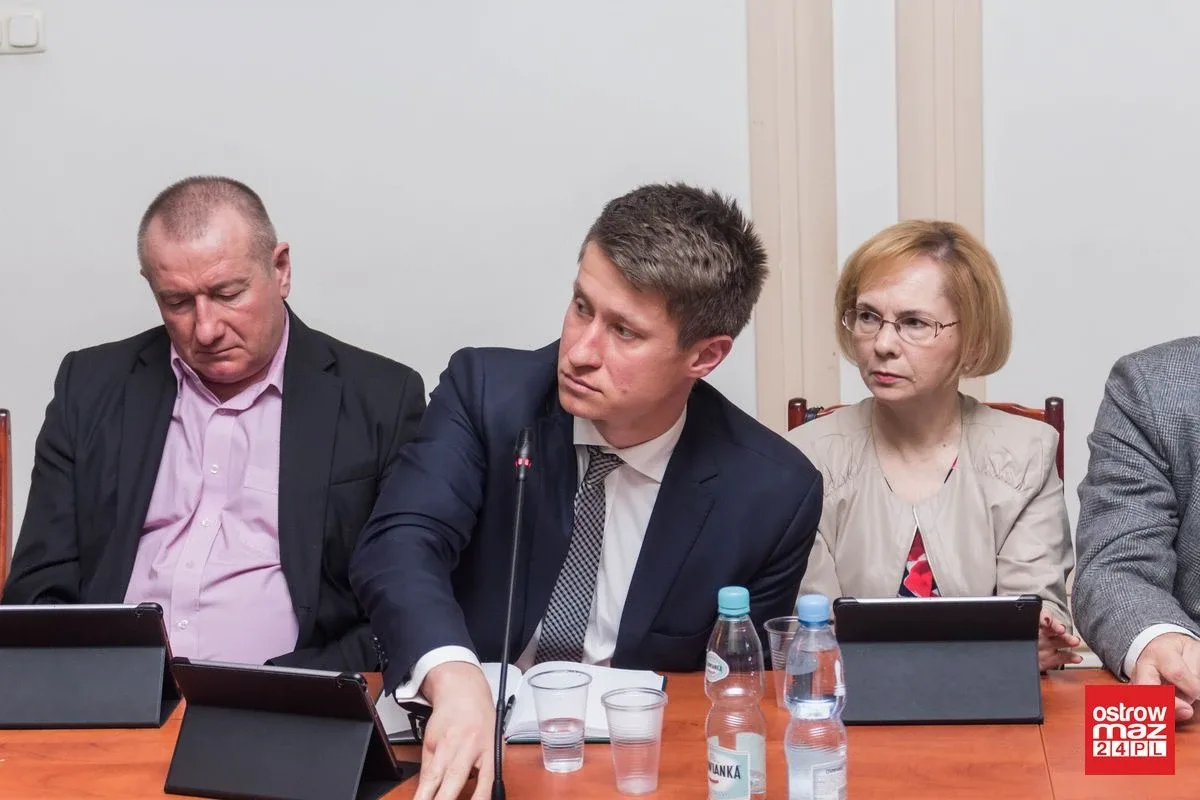 Powstanie klub dla ostrowskich seniorów. Obradowali miejscy radni (zdjęcia, wideo)