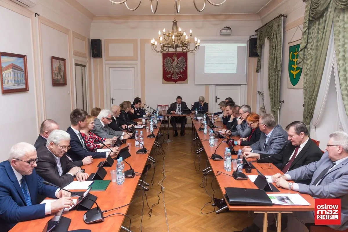 Powstanie klub dla ostrowskich seniorów. Obradowali miejscy radni (zdjęcia, wideo)