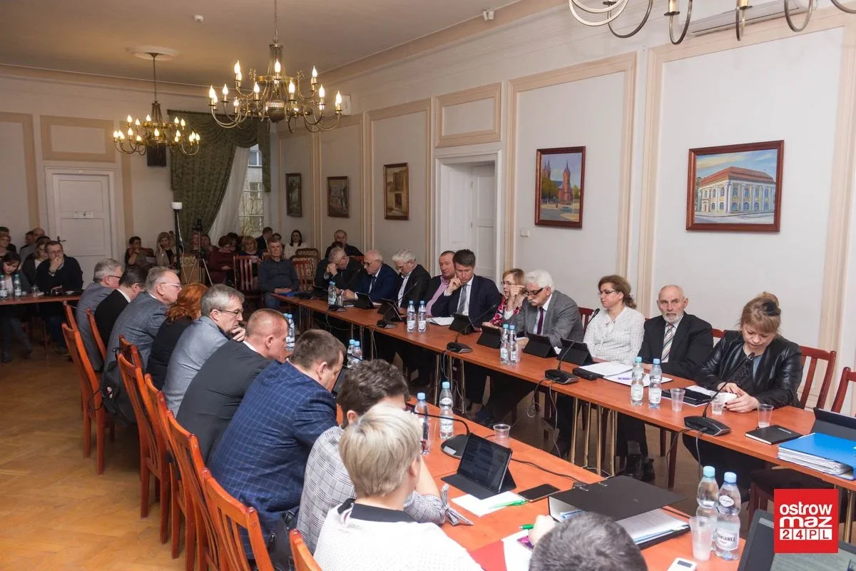 Powstanie klub dla ostrowskich seniorów. Obradowali miejscy radni (zdjęcia, wideo)