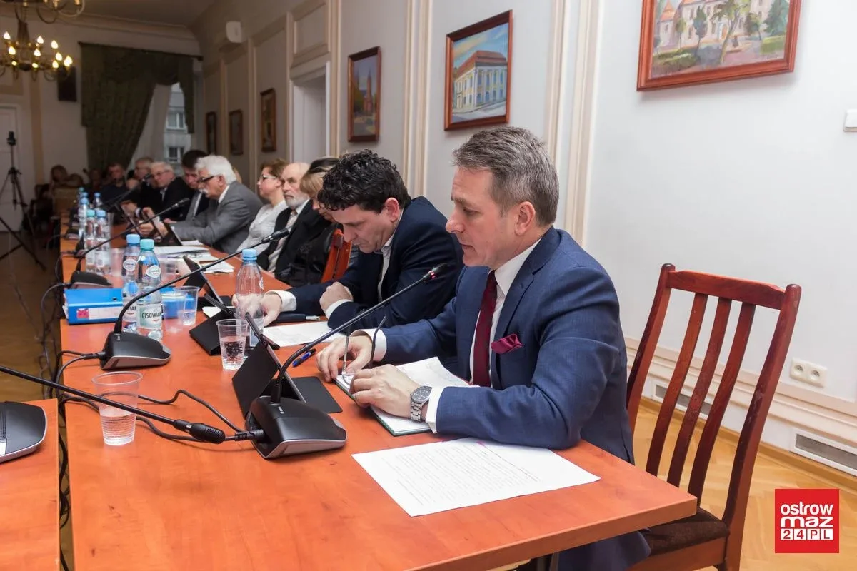 Powstanie klub dla ostrowskich seniorów. Obradowali miejscy radni (zdjęcia, wideo)
