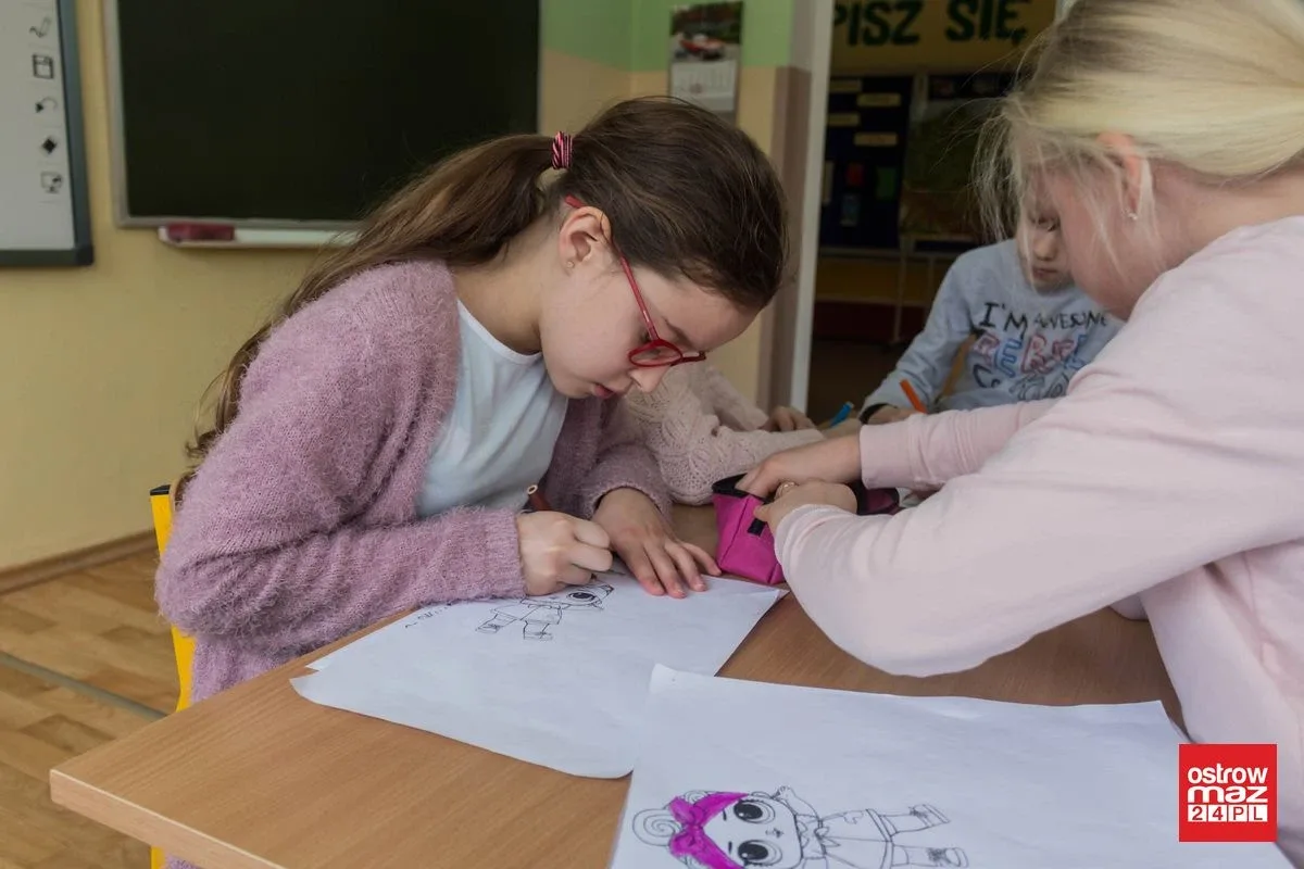 Gry i zabawy świetlicowe w "czwórce" (zdjęcia)